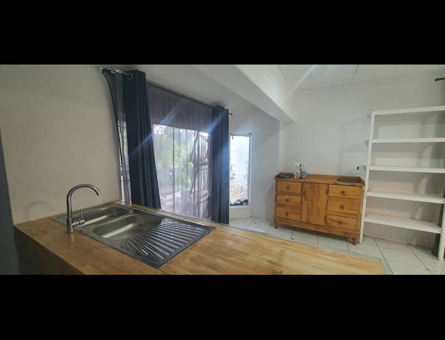 1 BEDROOM FLAT TO LET IN HEIDELBERG CENTRAL